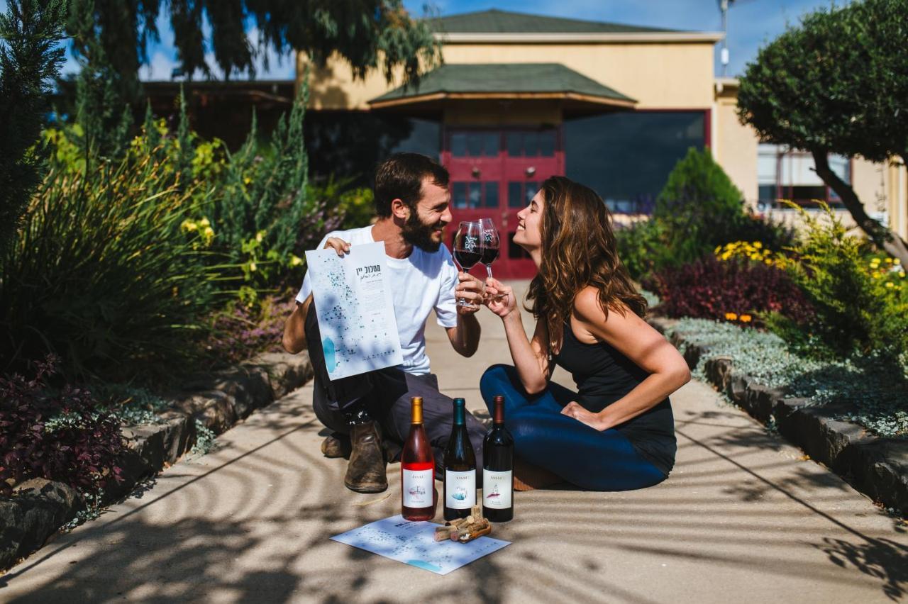 Assaf Boutique Winery & Cabins Kidmat Tsvi ภายนอก รูปภาพ